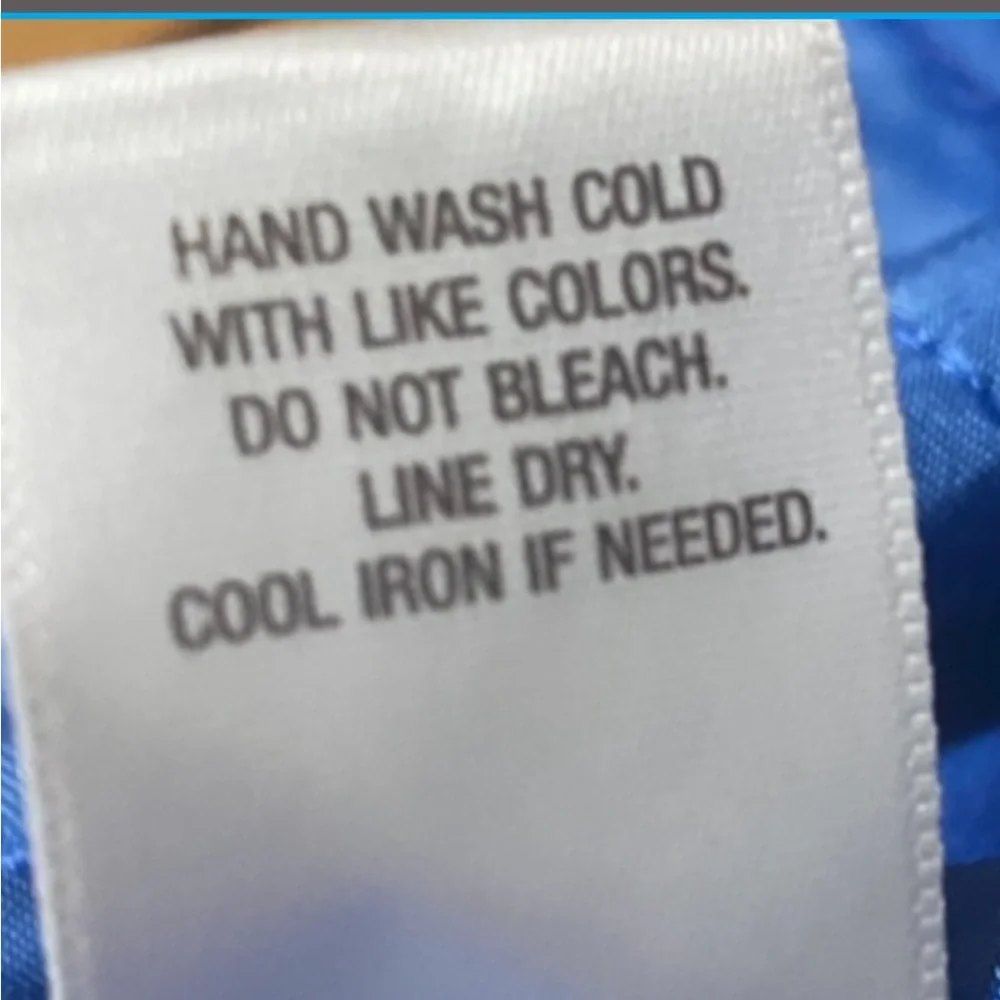 WOMENS TOP BLUE / SEQUINS 
By 3 ESTABLISHED 1962 
SIZE XL 

COLR 
BLUE - Picture 9 of 12